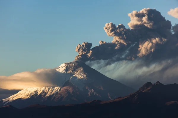 Erupción del volcán Cotopaxi —  Fotos de Stock