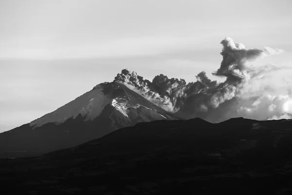 Cotopaxi volcano eruption — Stock Photo, Image