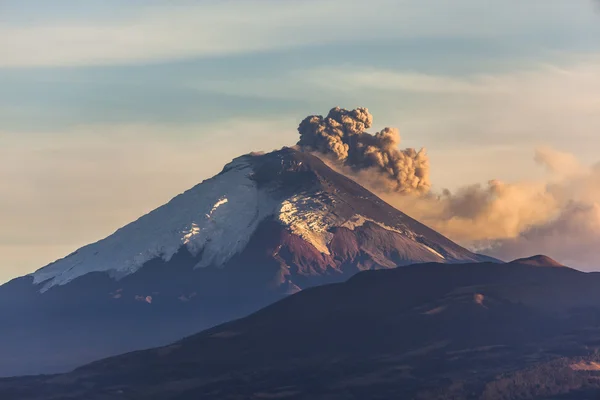 Erupción del volcán Cotopaxi — Foto de Stock