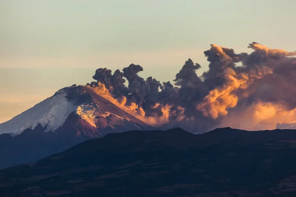 Erupción del volcán Cotopaxi — Foto de Stock