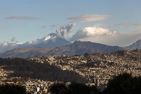 Erupción del volcán Cotopaxi — Foto de Stock