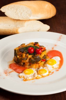 İspanyol pisto ya da bıldırcın yumurtalı ratatouille.
