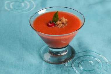 Endülüs gazpachosu, soğuk İspanyol domates tabanlı çiğ sebze.