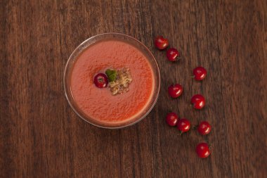 Endülüs gazpachosu, soğuk İspanyol domates tabanlı çiğ sebze.