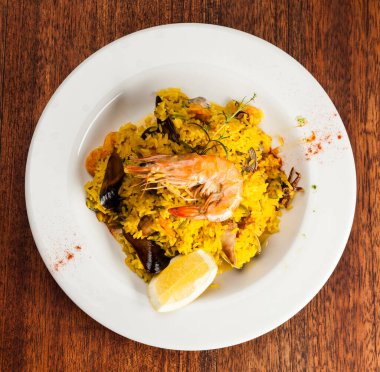 Paella marinera arroz con mariscos