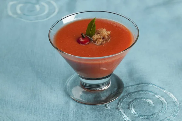 Endülüs gazpachosu, soğuk İspanyol domates tabanlı çiğ sebze.