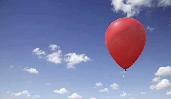 彩色气球对夏日的天空 — 图库照片