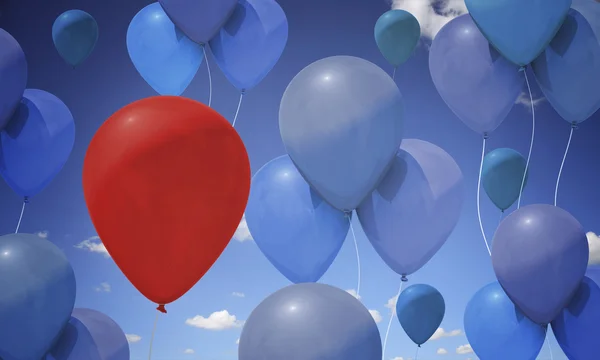 Globos coloridos contra un cielo veraniego . — Foto de Stock