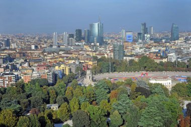 İtalya, Lombardy, Milan - Covid-19 Coronavirüs salgını sırasında terk edilmiş şehir - Gea Aulenti 'de Skyline - Garibaldi