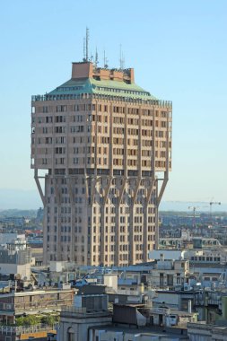 Milan - Duomo 'nun teraslarından panoramik manzara - Duomo' nun gökdelenleri - Duomo 'nun kuleleri