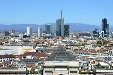 İtalya, Lombardy, Milan - Covid-19 Coronavirüs salgını sırasında terk edilmiş şehir - Gea Aulenti 'de Skyline - Garibaldi