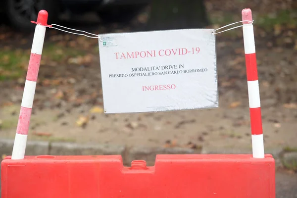 Mailand Schlange Stehen Für Den Nasenabstrich Test Auf Ciovid Coronavirus — Stockfoto