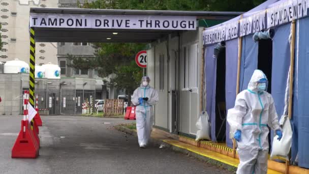 Europe Italy Milan October 2020 People Tested Drive Thru Coronavirus — стоковое видео