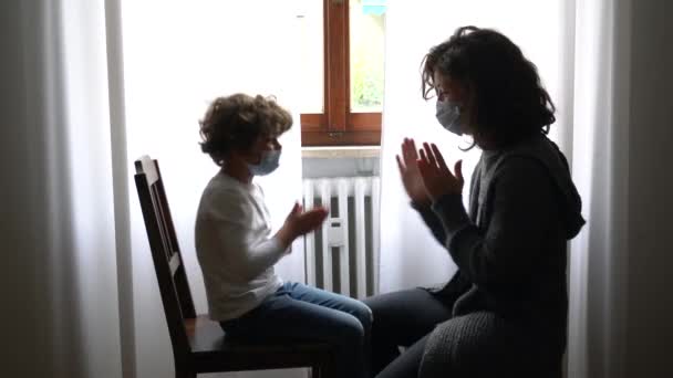 Estilo Vida Familiar Durante Cuarentena Del Covid Del Coronavirus Casa — Vídeo de stock