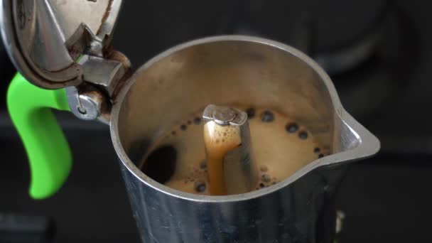 Närbild Kaffebryggare — Stockvideo