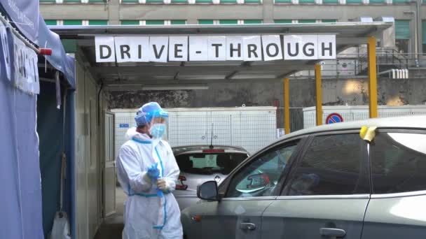 Európa Olaszország Milánó Október 2020 Emberek Tesztelik Drive Thru Coronavirus — Stock videók