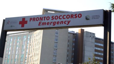 Avrupa, İtalya, Milan Aralık 2020 - Covid-19 Coronavirus salgın karantina evindeki San Carlo e Paolo hastanesinin dışı