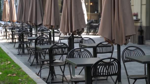 Italie Circa 2019 Chaises Tables Vides Dans Rue Ville Pendant — Video