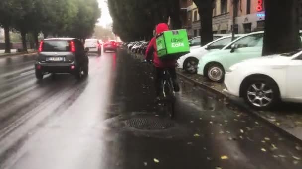 Italië Milaan September 2019 Meer Fietsers Leveren Eten Aan Huis — Stockvideo