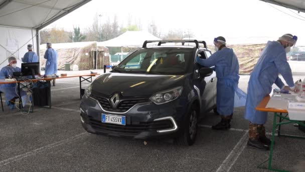 Italia Circa 2019 Equipo Médico Reuniendo Pruebas Covid Aire Libre — Vídeo de stock