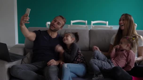 Europe Italy Milan Family Lifestyle Home Covid Coronavirus Lockdown Epidemic — Stock Video