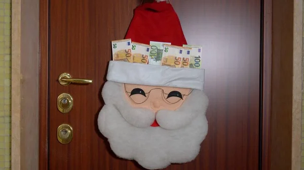 Італія Мілан Різдвяний Декор Санта Клаусом Дверях Будинку Під Час — стокове фото