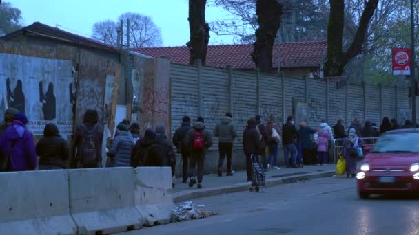 Európa Olaszország Milánó 2020 December Szegény Olaszok Külföldiek Pane Quotidiano — Stock videók