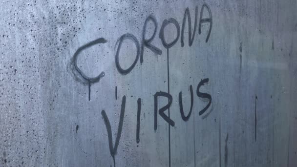 Escrito Covid Coronavirus Vidrio Empañado Borra Mano Escritura Concepto Del — Vídeos de Stock