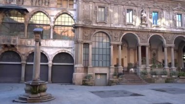 İtalya - Milano 26 Aralık 2020 - Milano şehir merkezi videosu.