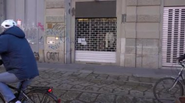 İtalya - Milano 26 Aralık 2020 - Milano şehir merkezi videosu.