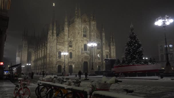 イタリア ミラノ2020年12月28日 ミラノのダウンタウンでの雪 — ストック動画