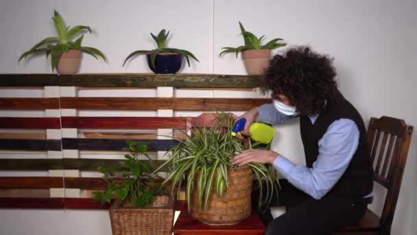 Jardinage Homme Affaires Dans Appartement Pendant Covid Coronavirus Verrouillage Maison — Video