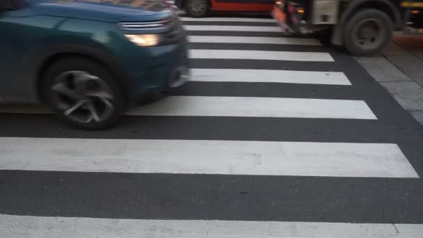 Europa Itália Milão Janeiro 2021 Passagem Pedestres Brancos Sobre Fundo — Vídeo de Stock
