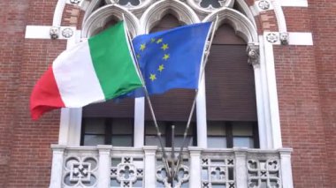 eu ve İtalya bayrakları