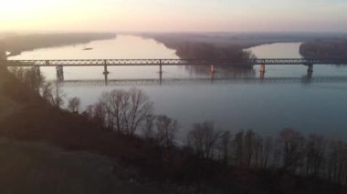 Sabah sisli bir tarlada nehirle