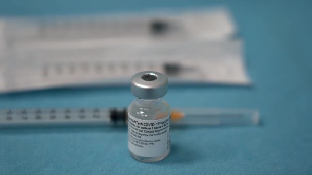 意大利 米兰2021年2月 科维德 19科罗纳韦勒斯疫苗在圣本大街的军医院开始接种 军队和军队给80多岁的老人注射疫苗 — 图库视频影像