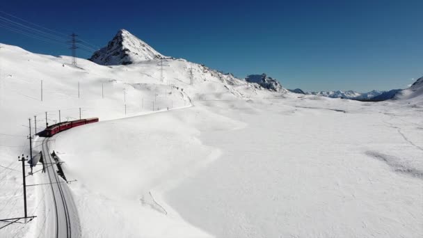 Svizzera Alpi Saint Moritz Febbraio 2021 Bernina Express Treno Rosso — Video Stock