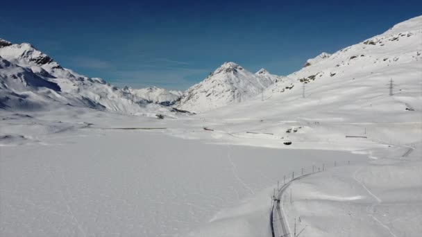 Spektakuläre Aufnahmen Der Schneebedeckten Berge Und Gletscher Des Piz Pal — Stockvideo