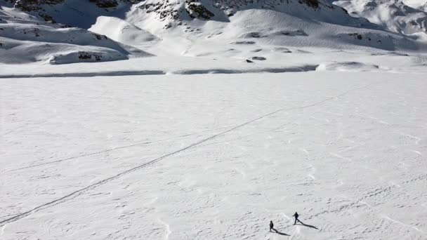 瑞士阿尔卑斯山中被雪覆盖的山脉和冰川的壮观镜头 — 图库视频影像