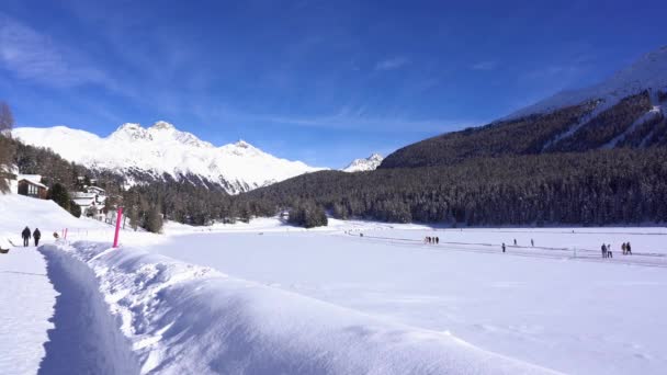 Europa Szwajcaria Saint Moritz Luty 2021 Krajobraz Zamarzniętym Jeziorem Sanit — Wideo stockowe