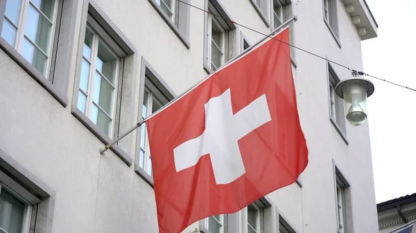 Swiss Coira March 2021 Прапор Швейцарії — стокове фото