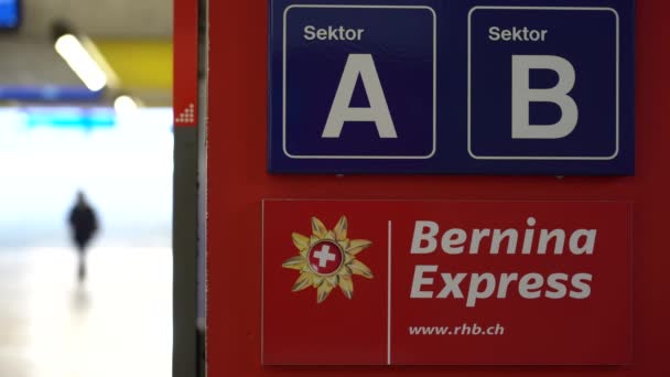 Szwajcaria Alpy Poschiavo Luty 2021 Widok Drona Bernina Express Czerwony — Wideo stockowe