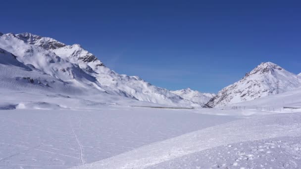 雪で満たされた山々と氷河の壮大な映像スイスアルプスのPiz Pal — ストック動画