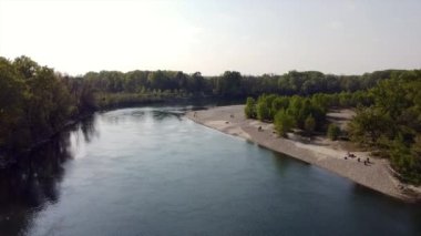 İtalya, Pavia Torre Isola, Milan - Covid-19 Coronavirus karantina evi - Lombardy Po Vadisi ve ağaçlar - Lombardy Po Vadisi ve ağaçlar