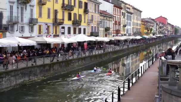 Europa Italië Milaan Mei 2021 Roeien Met Kano Navigli Kanalen — Stockvideo