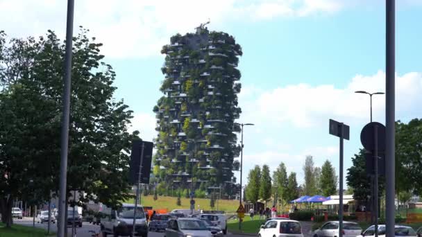 Ευρώπη Ιταλία Μιλάνο Μάιος 2021 Κατακόρυφος Ουρανοξύστης Δασών Μετά Την — Αρχείο Βίντεο