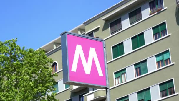 Metraje Cartel Metro Calle Milán Italia — Vídeos de Stock