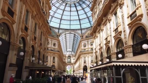 Italia Circa 2021 Turistas Caminando Por Centro Comercial — Vídeos de Stock