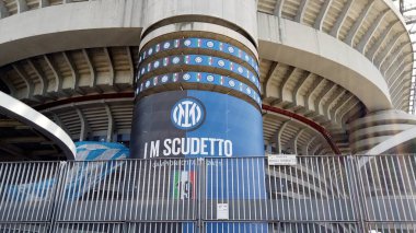 Avrupa, İtalya, Milano Mayıs 2021 - San Siro Stadyumu Giuseppe Meazza 'da 19. İtalyan ligi şampiyonunun zaferi için düzenlenen Inter Football Club kutlaması