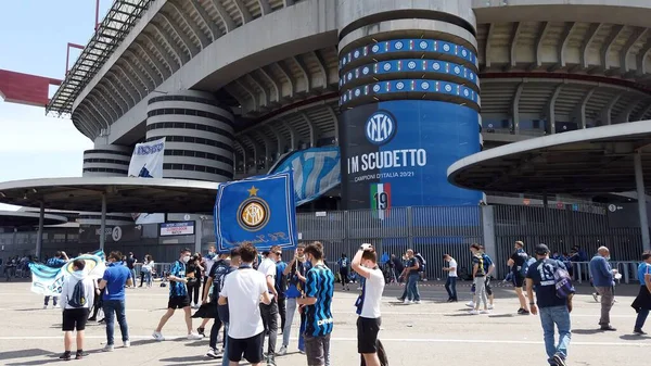 ヨーロッパ イタリア ミラノ2021年5月 サンシーロスタジアムでのインテルサッカークラブのお祝いジュゼッペ メアッツァ19イタリアリーグチャンピオンの勝利のために — ストック写真